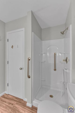 1950 SW Navajo LN, Topeka, KS 66604
