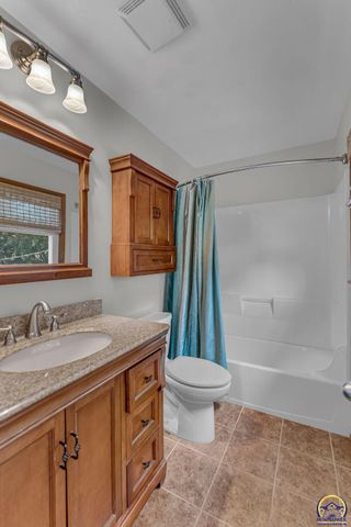 1950 SW Navajo LN, Topeka, KS 66604