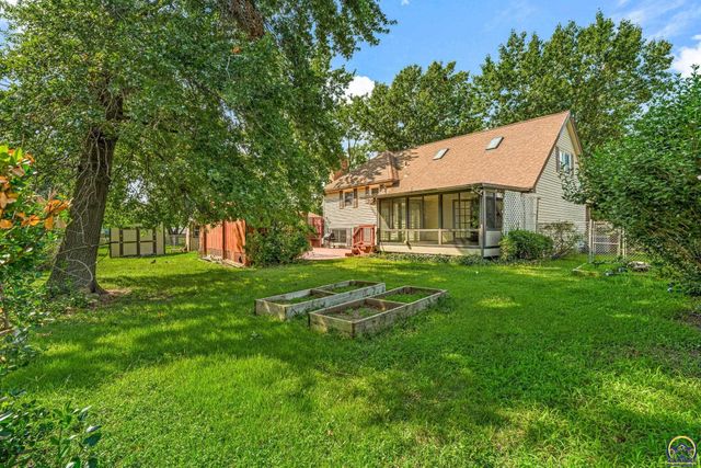 1950 SW Navajo LN, Topeka, KS 66604