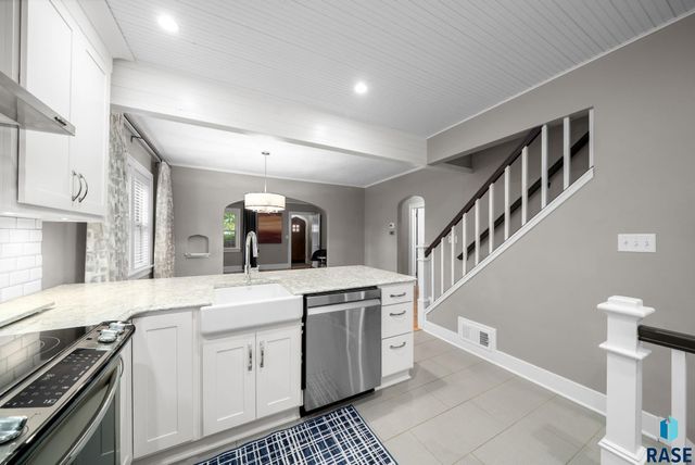 1701 S Carter Pl Place, Sioux Falls, SD 57105