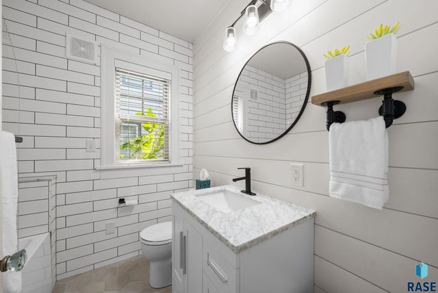 1701 S Carter Pl Place, Sioux Falls, SD 57105