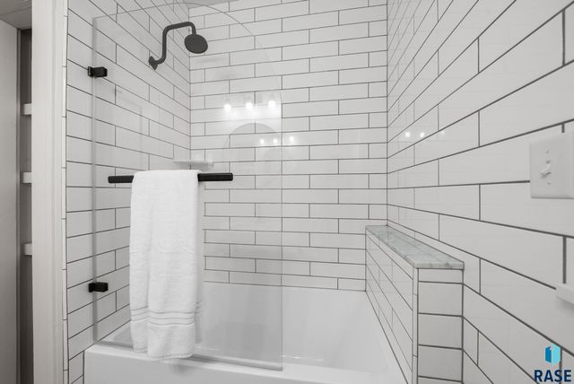 1701 S Carter Pl Place, Sioux Falls, SD 57105