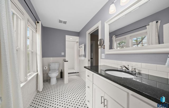 1701 S Carter Pl Place, Sioux Falls, SD 57105