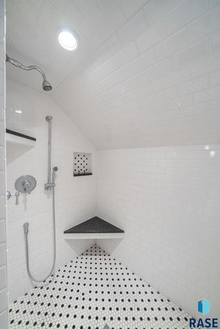 1701 S Carter Pl Place, Sioux Falls, SD 57105