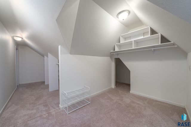 1701 S Carter Pl Place, Sioux Falls, SD 57105