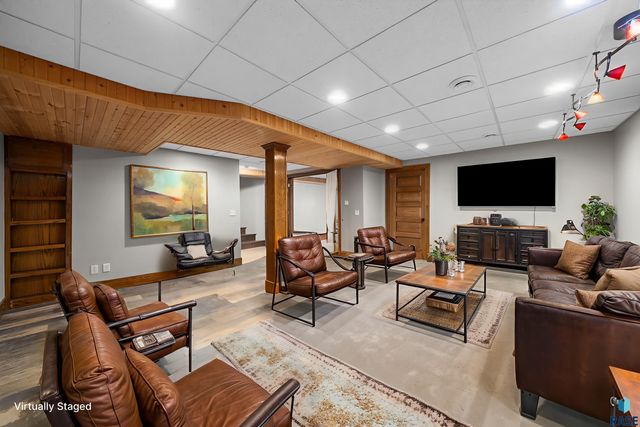 1701 S Carter Pl Place, Sioux Falls, SD 57105