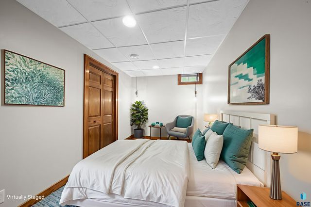 1701 S Carter Pl Place, Sioux Falls, SD 57105