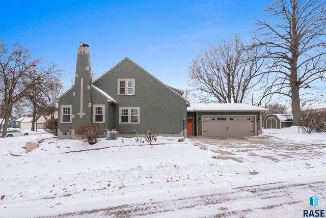 1701 S Carter Pl Place, Sioux Falls, SD 57105