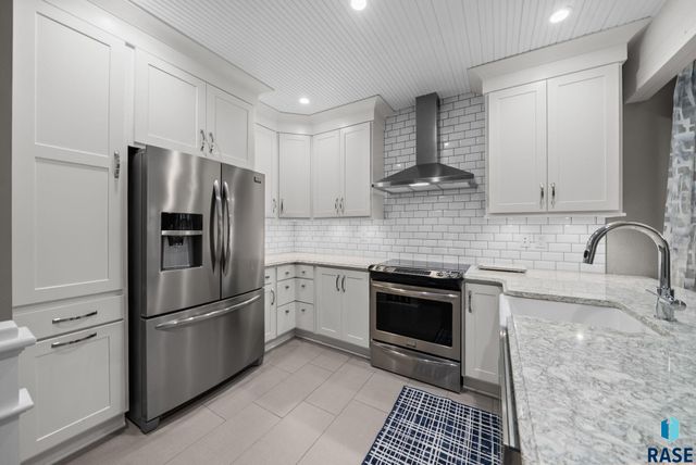 1701 S Carter Pl Place, Sioux Falls, SD 57105