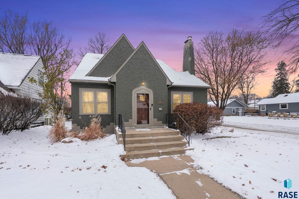 1701 S Carter Pl Place, Sioux Falls, SD 57105