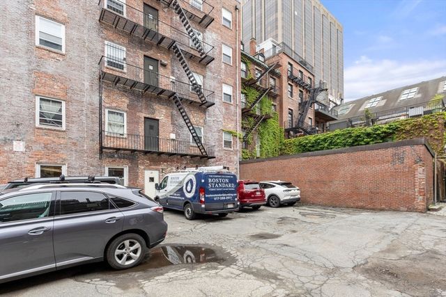 27 Bowdoin Street 1C, Boston, MA 02114