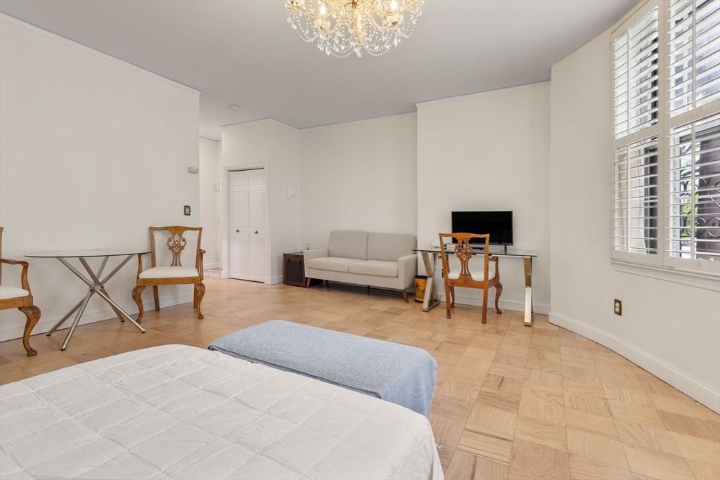 27 Bowdoin Street 1C, Boston, MA 02114