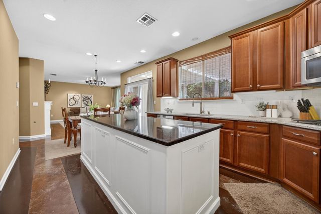 6227 Riverbank Cir, Stockton, CA 95219