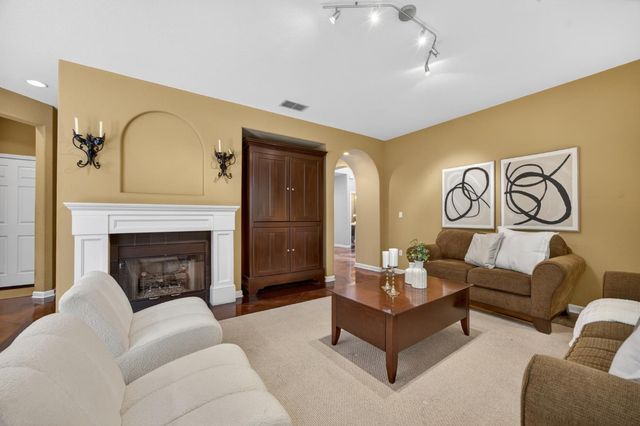 6227 Riverbank Cir, Stockton, CA 95219