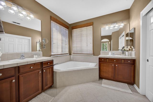 6227 Riverbank Cir, Stockton, CA 95219