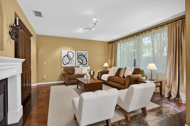 6227 Riverbank Cir, Stockton, CA 95219