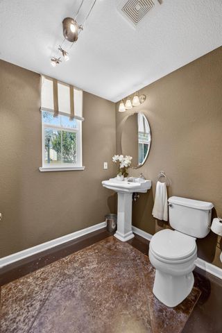 6227 Riverbank Cir, Stockton, CA 95219