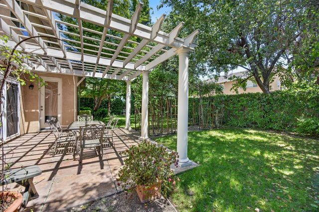 6227 Riverbank Cir, Stockton, CA 95219
