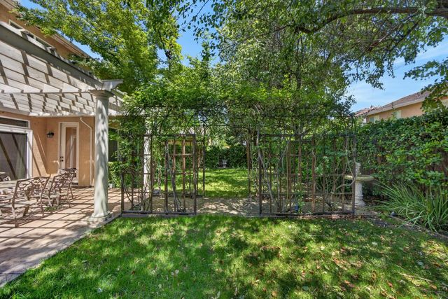 6227 Riverbank Cir, Stockton, CA 95219