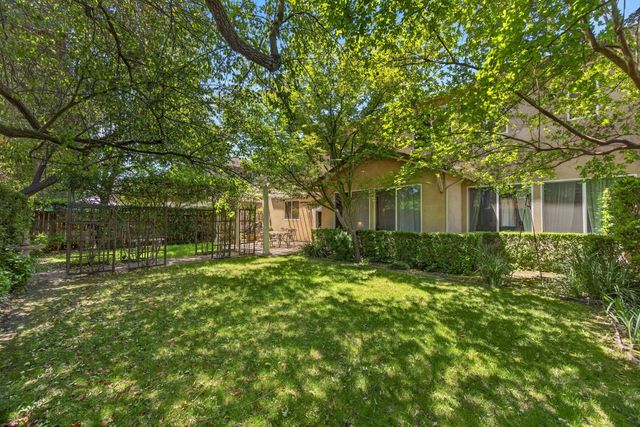 6227 Riverbank Cir, Stockton, CA 95219
