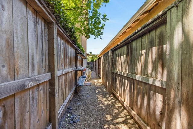 6227 Riverbank Cir, Stockton, CA 95219