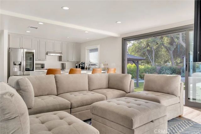 225 E Arrow, Claremont, CA 91711
