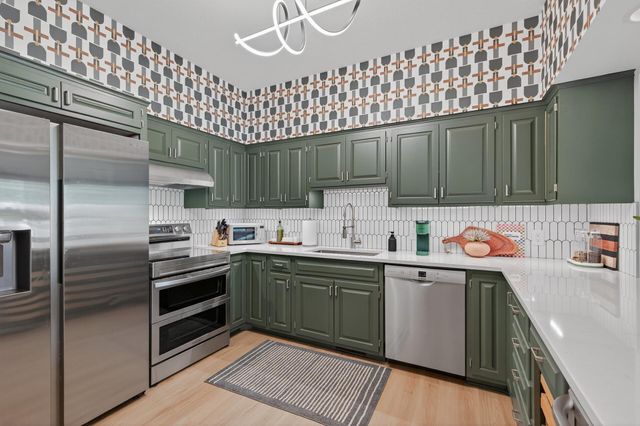 125 Wildwood Bay Drive, Mahtomedi, MN 55115