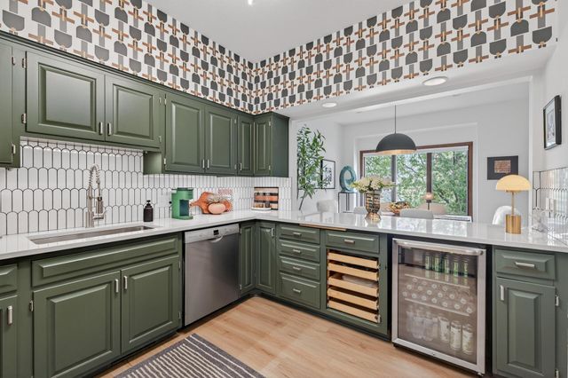 125 Wildwood Bay Drive, Mahtomedi, MN 55115