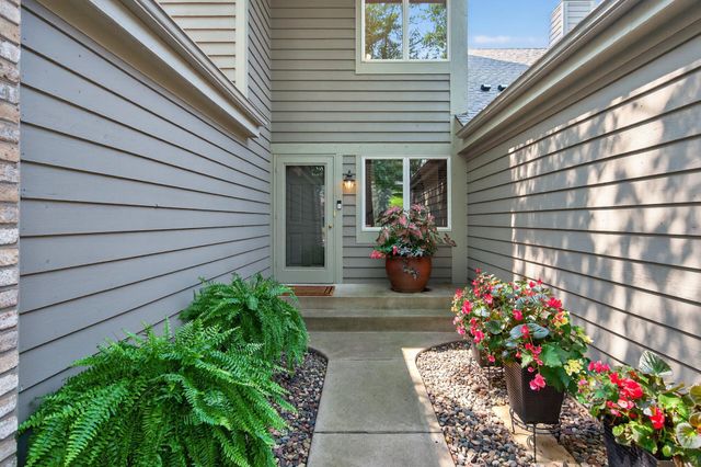 125 Wildwood Bay Drive, Mahtomedi, MN 55115