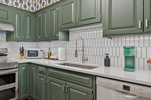 125 Wildwood Bay Drive, Mahtomedi, MN 55115