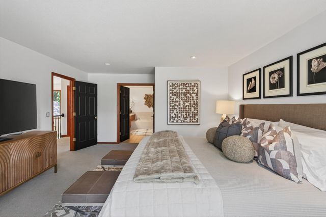 125 Wildwood Bay Drive, Mahtomedi, MN 55115