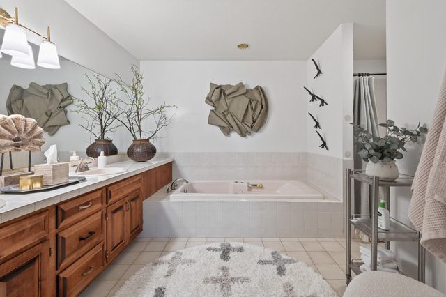 125 Wildwood Bay Drive, Mahtomedi, MN 55115