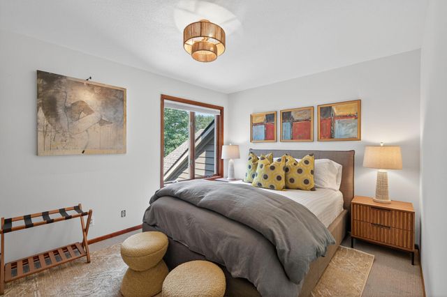 125 Wildwood Bay Drive, Mahtomedi, MN 55115