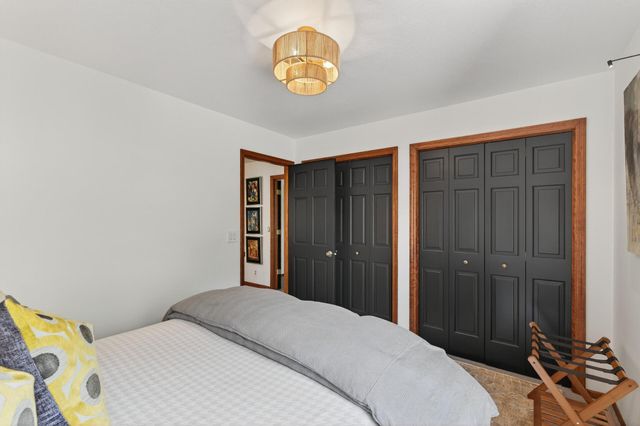 125 Wildwood Bay Drive, Mahtomedi, MN 55115