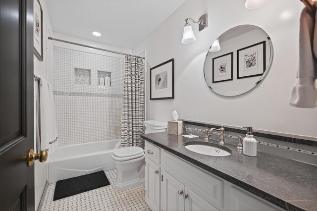 125 Wildwood Bay Drive, Mahtomedi, MN 55115