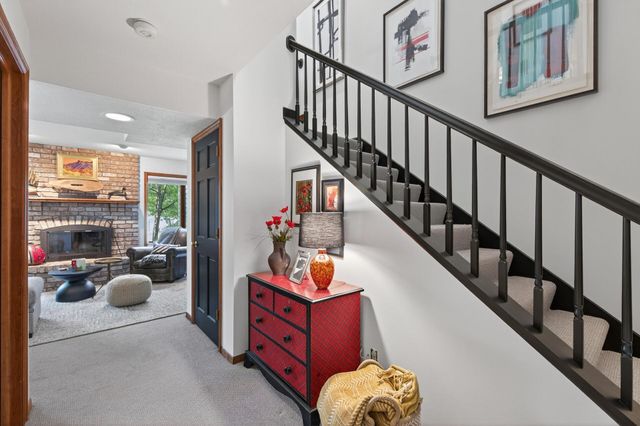125 Wildwood Bay Drive, Mahtomedi, MN 55115