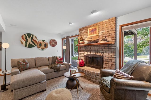125 Wildwood Bay Drive, Mahtomedi, MN 55115