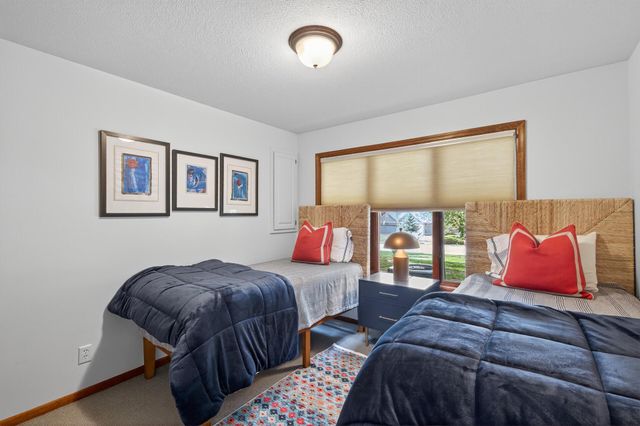 125 Wildwood Bay Drive, Mahtomedi, MN 55115