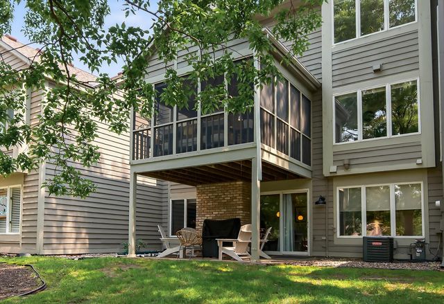 125 Wildwood Bay Drive, Mahtomedi, MN 55115