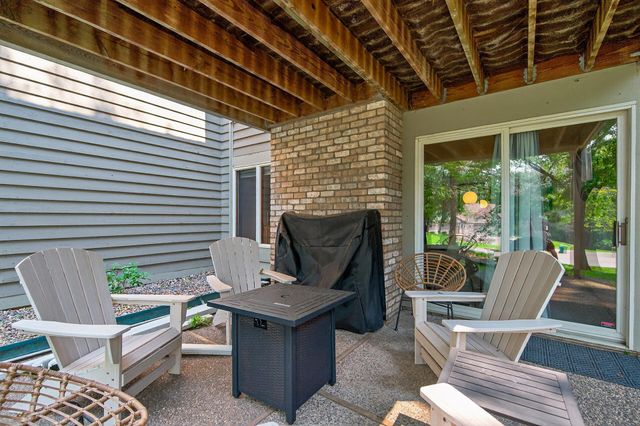 125 Wildwood Bay Drive, Mahtomedi, MN 55115