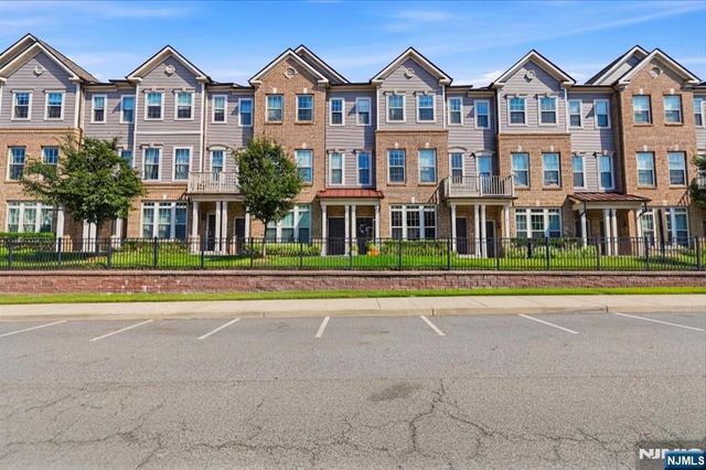 14 Leahy Drive, Wood Ridge, NJ 07075