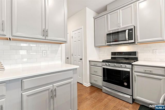 14 Leahy Drive, Wood Ridge, NJ 07075