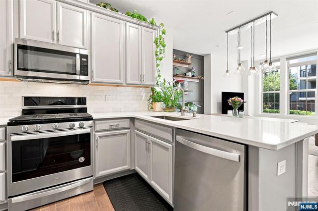 14 Leahy Drive, Wood Ridge, NJ 07075