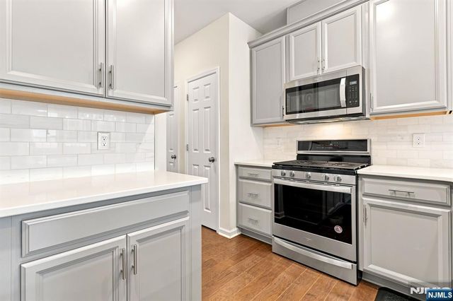 14 Leahy Drive, Wood Ridge, NJ 07075
