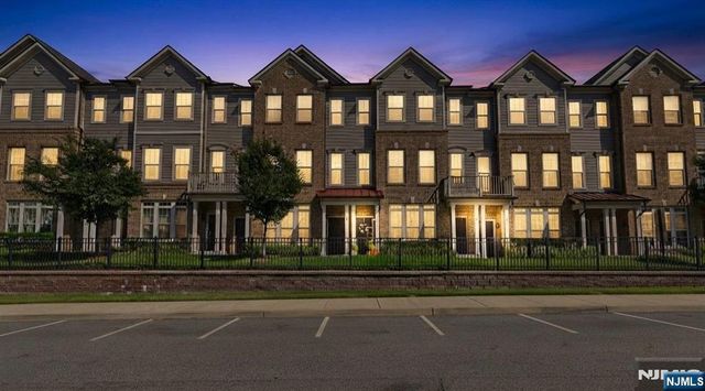 14 Leahy Drive, Wood Ridge, NJ 07075