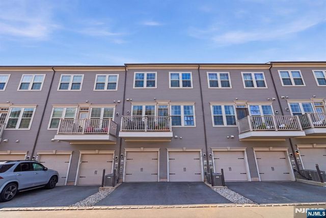 14 Leahy Drive, Wood Ridge, NJ 07075