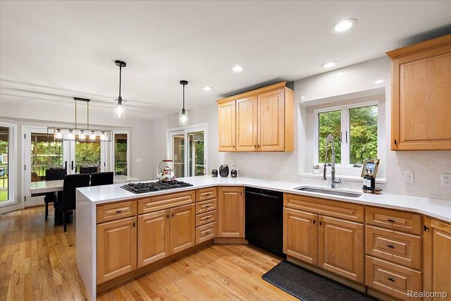4700 Botany Glen, Commerce Charter Township, MI 48382
