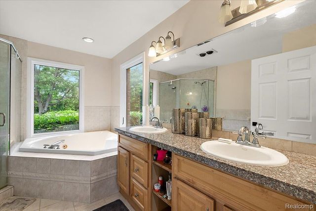 4700 Botany Glen, Commerce Charter Township, MI 48382