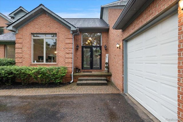 4700 Botany Glen, Commerce Charter Township, MI 48382
