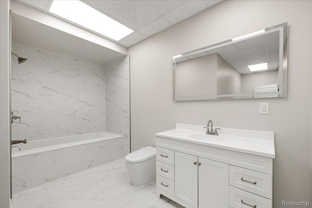 4700 Botany Glen, Commerce Charter Township, MI 48382